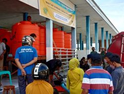 Warga  Serbu Penjualan Minyak Goreng Curah Rp 14 Ribu