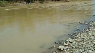 ODGJ di Sungai Mosso Malunda Terpelanting hingga Terseret Arus, Warga Mencari