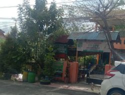 Patut Ditiru, Jumat Berkah MI DDI Lipu Majene Bagikan Nasi Bungkus ke Tukang Becak