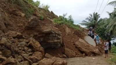 Hingga Pagi Ini, Jalan Trans Sulawesi di Majene Masih Lumpuh Total