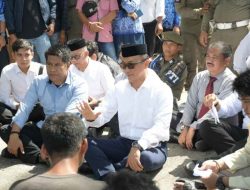 13 Tuntutan Aksi Mahasiswa di Mamuju. Pj. Gubsulbar: Silahkan Japri Saya lewat WA