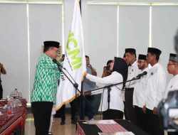 ICMI Pusat Lantik Pengurus ICMI Sulbar: Jangan Bawa Organisasi ke Politik