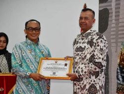 BI, BPS, BKKBN dan Bupati se Sulbar Terima Penghargaan dari Pj Gubsulbar