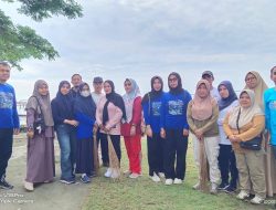 Kominfo Majene Gelar Aksi Jum’at Bersih di Taman Kota, Dukung Gerakan Majene Mappaccing