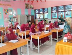 Berita Foto: Uji Keterbacaan Buku Cerita Anak Dwibahasa (Bahasa Daerah – Bahasa Indonesia) Tahun 2025 di SDN No.4 Tanjung Batu