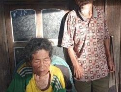 Miris, Sepasang Lansia di Pamboang Hidup di Rumah Hampir Roboh Luput dari Bantuan