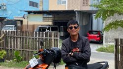 Demi Keluarga, Kurir “Mr Volta” Rela Antar Pesanan hingga Larut Malam di Majene