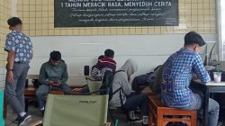 Diduga Bolos Belajar, Sejumlah Siswa SMA Nongkrong Sambil Merokok di Warkop